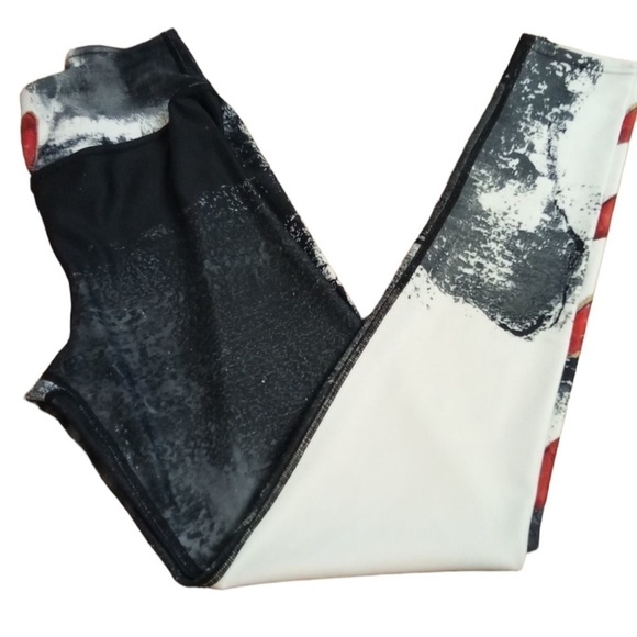 DEBBIE DANNHEISSER Abstract B/W w/ Red Hearts Fine Art High Waist Leggings LARGE - Picture 5 of 7